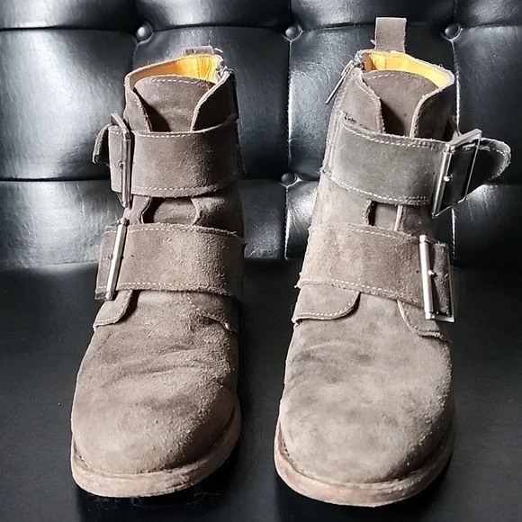 Frye Sabrina Double Buckle Suede Ankle Boots Size 10 - Picture 5 of 12